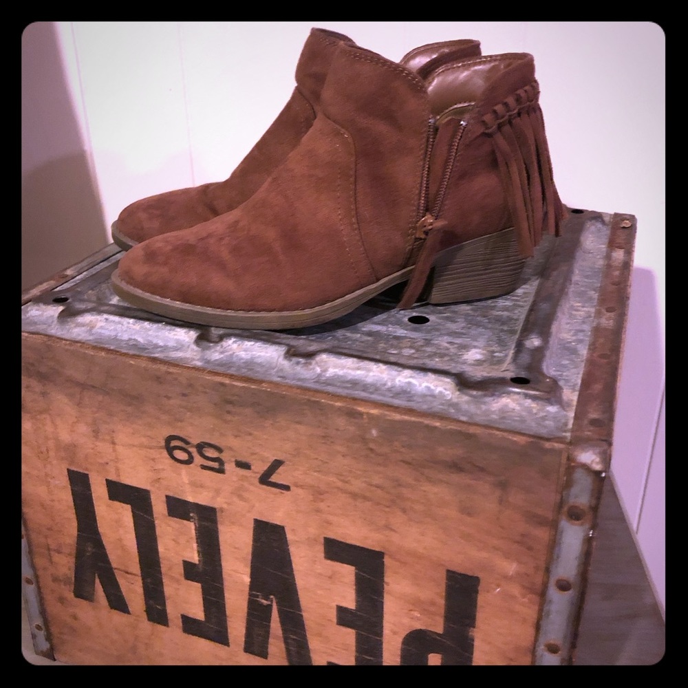 SUPER CUTE brown shoe booties